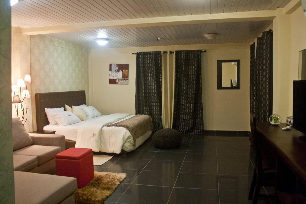 M Suites Hotel 阿克拉 外观 照片