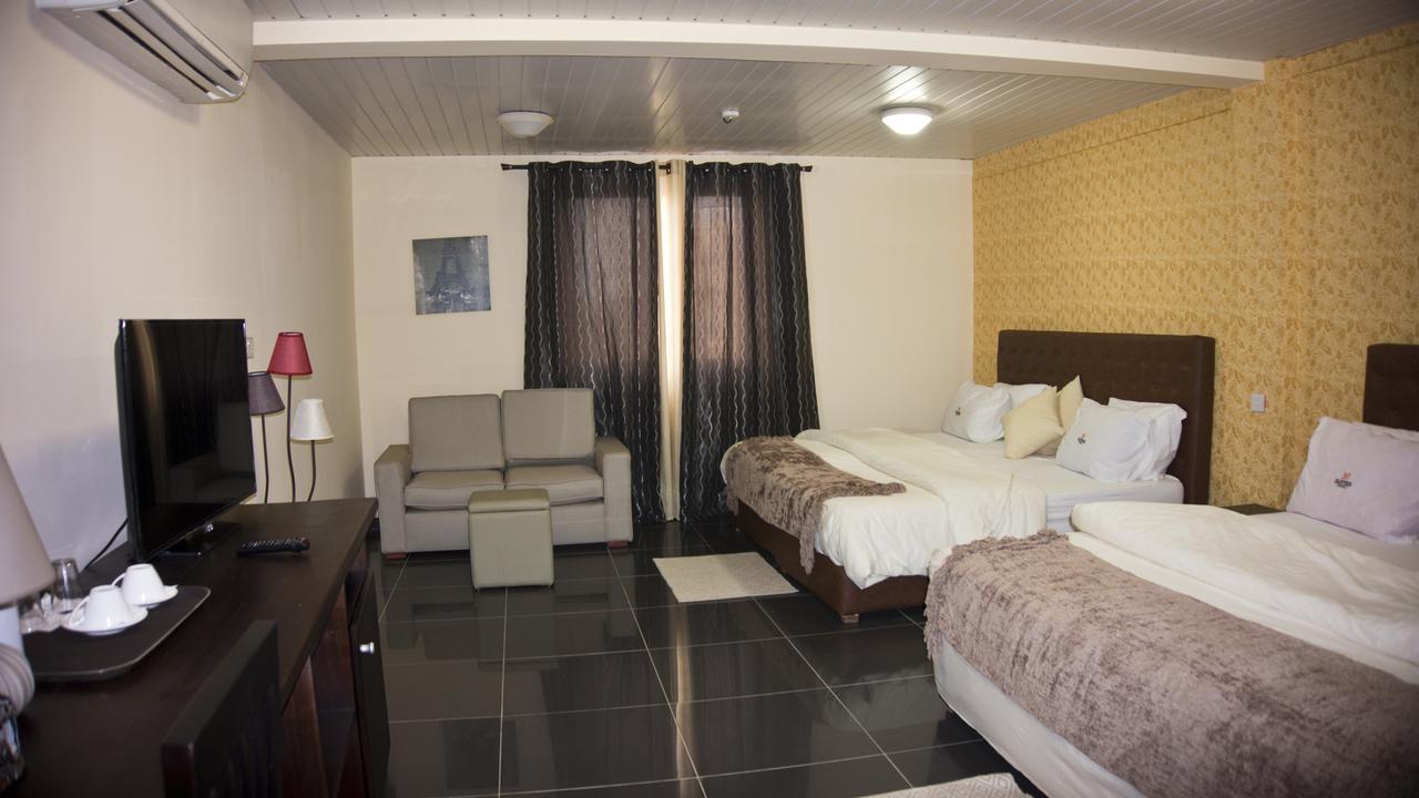 M Suites Hotel 阿克拉 外观 照片