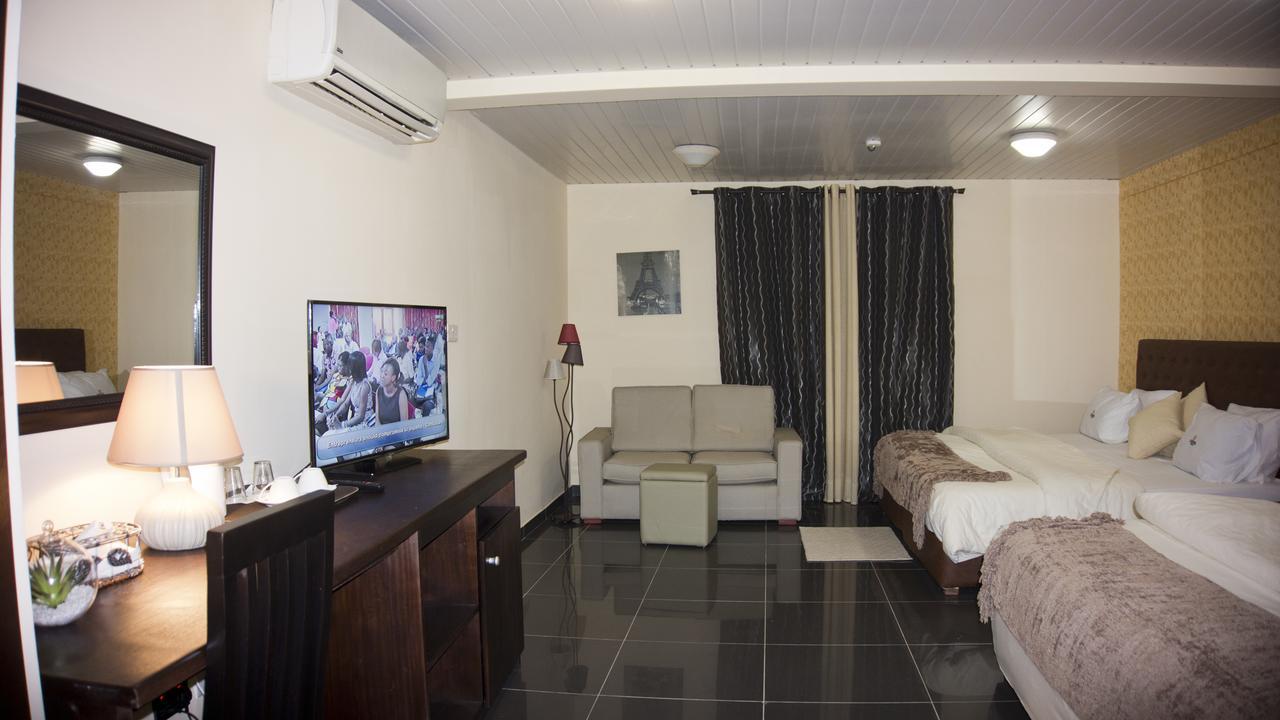 M Suites Hotel 阿克拉 外观 照片