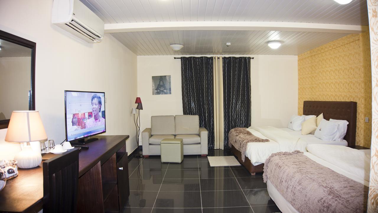 M Suites Hotel 阿克拉 外观 照片