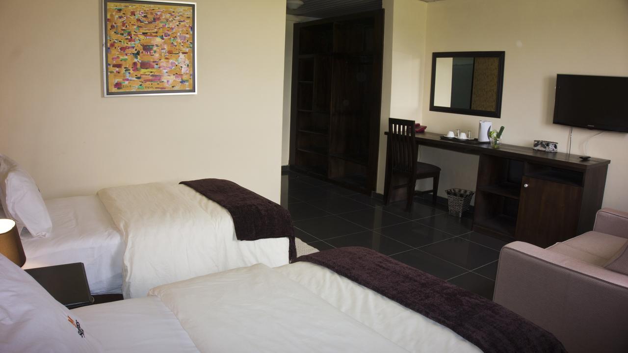 M Suites Hotel 阿克拉 外观 照片